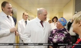 Лукашенко: в Беларуси приняты беспрецедентные меры по поддержке материнства и детства