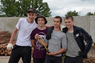 В ГЛХУ «Быховский лесхоз» сегодня работают 13 школьников