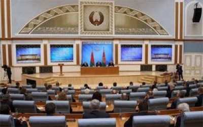 Лукашенко: нам нужна мощная база для производства вакцин