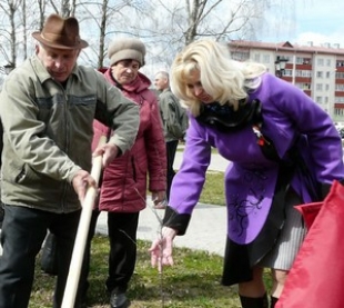 В Быхове первые фруктовые деревья высажены в парковой зоне «50 лет Победы»
