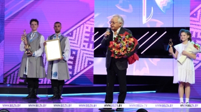 Лукашенко вручил Юрию Антонову специальную награду "Через искусство - к миру и взаимопониманию"