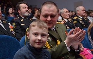В Быхове День защитников Отечества отпраздновали концертной программой
