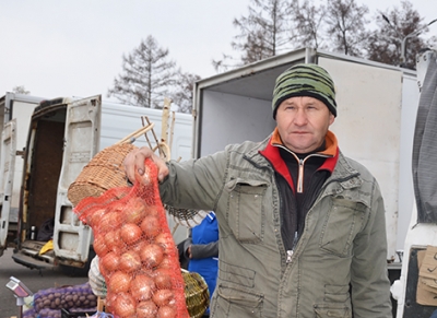 На площади Октябрьской прошла сельскохозяйственная ярмарка