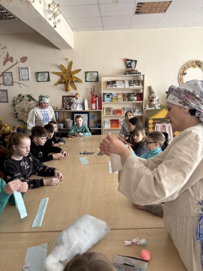4 апреля в районном центре культуры состоялась встреча учащихся 4 &laquo;А&raquo; класса ГУО &laquo;СШ №1 г. Быхова&raquo; с участниками любительского объединения &laquo;Наши руки &ndash; не для скуки&raquo;
