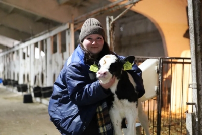 Молодой ветврач Анастасия Красницкая вернулась на родную Быховщину работать на ферме