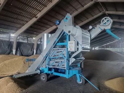 ОАО &laquo;Обидовичи&raquo; пополнило свою технику новым современным агрегатом для очистки зерна