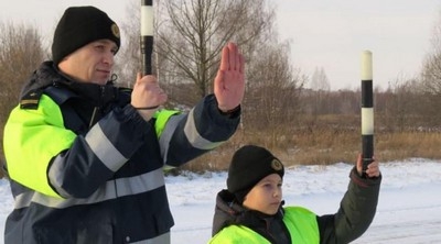 Школьник из Быхова попробовал себя в роли инспектора ГАИ