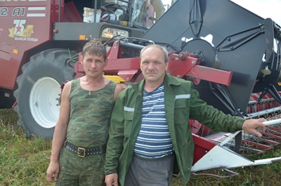 Слаженно трудятся на уборочной страде работники ОАО «Новобыховский»