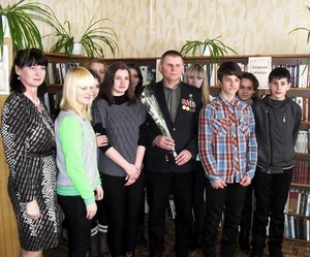 Быховские школьники встретились с воином-интернационалистом Николаем Борисовым