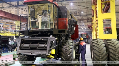 Минсельхозпрод: в этом году для каждой области планируется произвести не менее 100 комбайнов