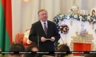 Кобяков вручил госнаграды заслуженным людям Беларуси