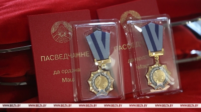 Лукашенко подписал указ о награждении 72 белорусок орденом Матери