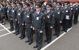 Лукашенко: белорусская милиция способна надежно защитить общество и каждого гражданина