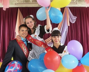 Прощальный звонок прозвенел для 203 выпускников 11 класса учреждений образования Быховского района