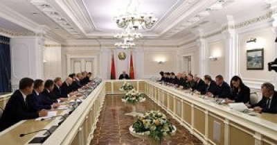 Лукашенко проводит совещание по актуальным вопросам