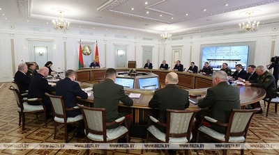 Лукашенко: положения обновленной Конституции обеспечат развитие Беларуси в условиях вызовов и угроз