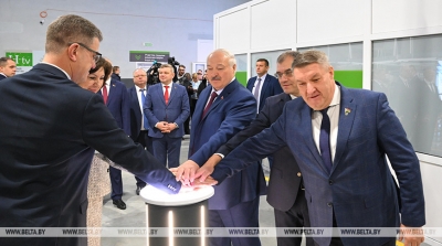 Лукашенко на "Горизонте" дал официальный старт массовому роботизированному производству телевизоров с ИИ