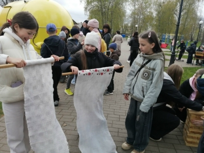 1 мая, у рамках праекта "Кожная пятніца-роднае, сваё", на свяце, прысвечаным Дню працы, што прайшло ў парку "50 год Перамогі", гледачам была прадастаўлена магчымасць паўдзельнічаць у традыцыйных беларускіх гульнях