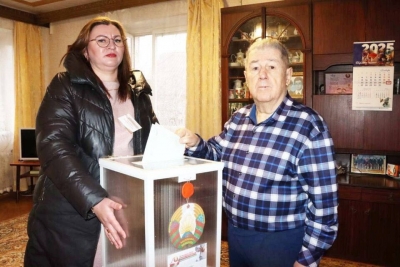 Почётный гражданин Быховского района Александр Позюмко проголосовал на дому