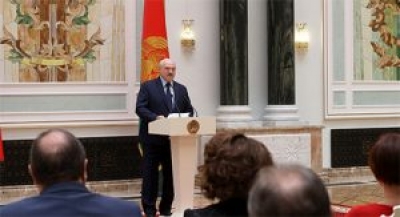 «Мы будем жить и развиваться вопреки всем трудностям» — Лукашенко вручил госнаграды заслуженным деятелям