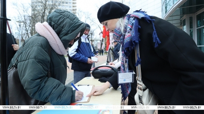 По всей стране начались пикеты по сбору подписей для выдвижения в кандидаты в Президенты