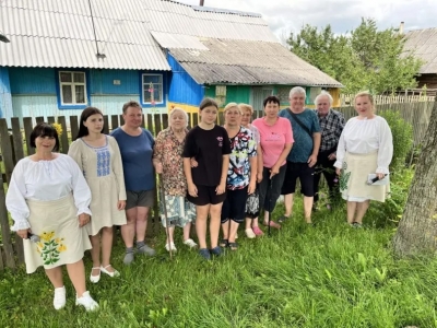 Отдел нестационарного обслуживания населения отправился в путь по тихим деревушкам Быховского района, неся с собой праздник песни