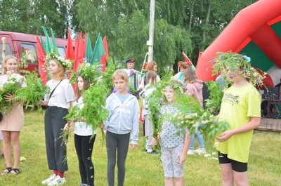Древними традициями и ритуалами, театрализованными концертами и весёлыми играми порадовали жителей Быховского района работники культуры