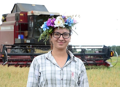 В Быховском районе на жатве трудятся женщины