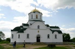 Иконописцы расписывают Барколабовский женский монастырь