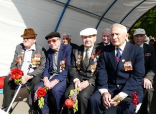 Слава солдатам Победы