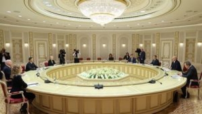 Лукашенко — губернатору Псковской области: если у наших людей добрые отношения, экономика придет