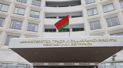 Минтруда разъяснило порядок действий, чтобы получить до трех выходных по болезни без больничного
