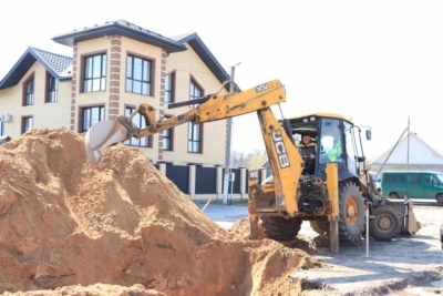 В Быхове капитальный ремонт главной транспортной артерии города не сбавляет обороты. Где сейчас задействована техника и рабочие?