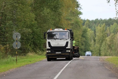 На Быховщине ведется укрепление дорожного полотна по технологии &laquo;Сларри сил&raquo;