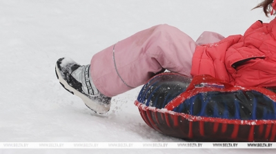 Четверо в реанимации. Более 90 детей обратились в РНПЦ неврологии и нейрохирургии после катания на тюбингах