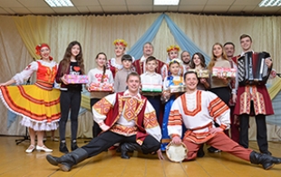 Юныя быхаўчане і беларускі дзяржаўны ансамбль народнай музыкі «Свята» — на адной сцене