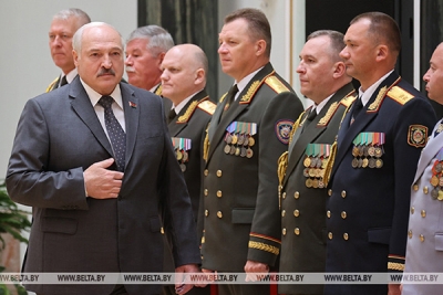 Лукашенко заверил военных в неизменности госполитики по поддержке людей в погонах