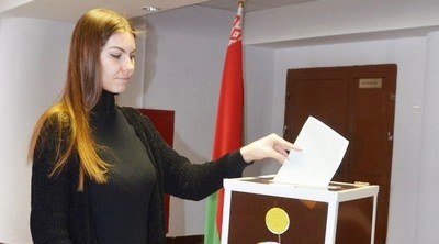 На Октябрьском участке для голосования №10 уже с самого открытия наблюдается активное голосование