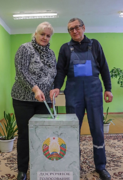 Вера и Анатолий Осмоловские: «Референдум — судьбоносное событие, которое войдет в историю»