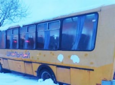 Школьный автобус в Быховском районе застрял в снегу — помогали спасатели