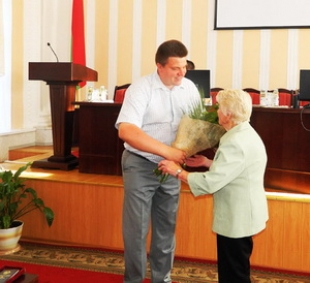 Дмитрий Калеев поздравил Марину Кравец с высокой государственной наградой