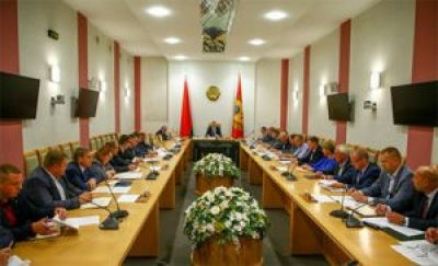 Председатель Могилевского облисполкома Анатолий Исаченко провел рабочее совещание по вопросу проведения осенних полевых работ в присоединенных сельскохозяйственных организациях к промышленным предприятиям Могилевщины