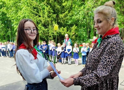 Торжественная линейка, посвященная Дню пионерской дружбы, прошла в Новобыховской средней школе